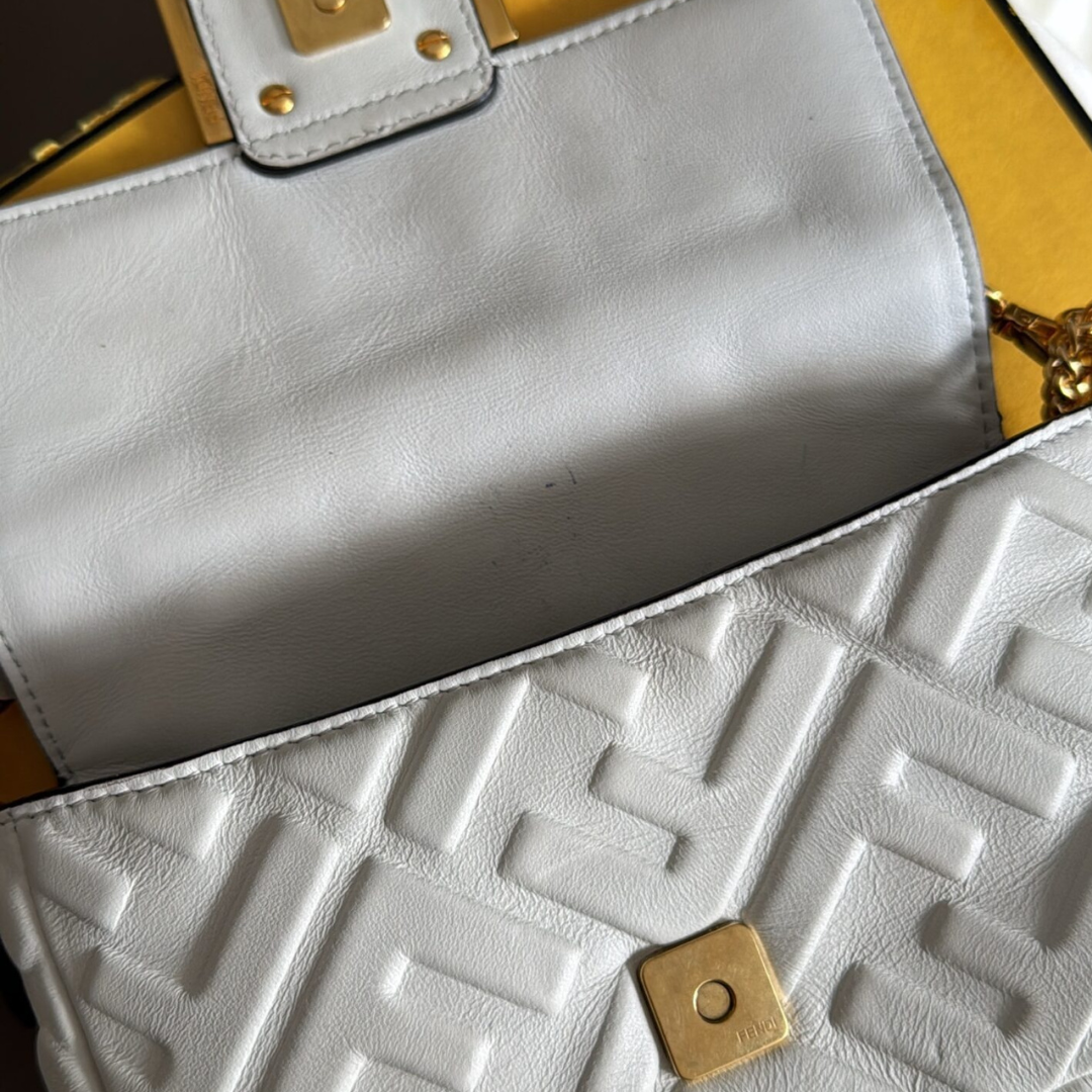 Shoulder Bag in White Embossed Leather with Gold Clasp, image 9