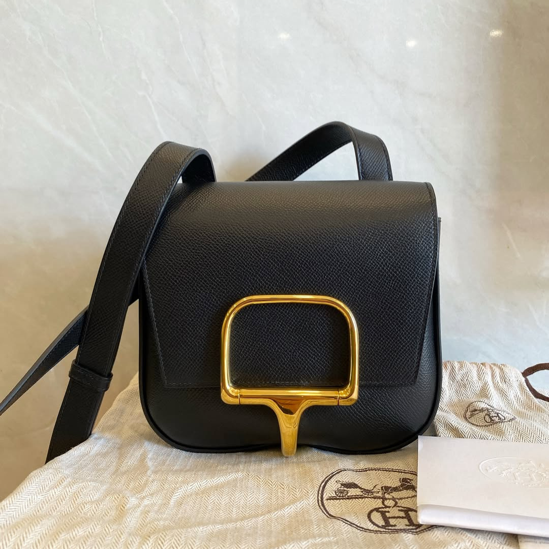 Flap Crossbody Bag in Black Grained Leather with Gold Clasp, image 7