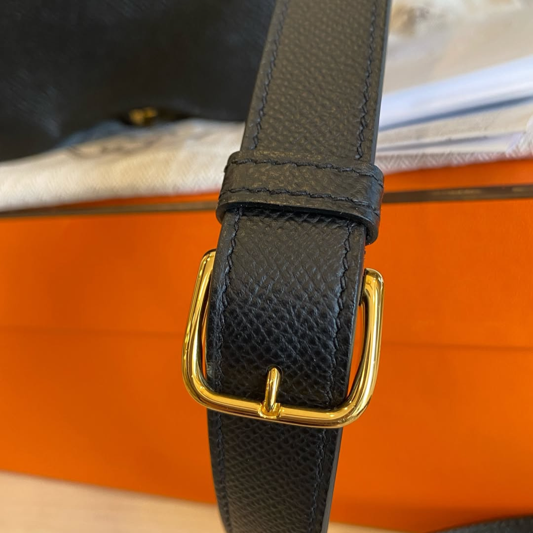 Flap Crossbody Bag in Black Grained Leather with Gold Clasp, image 8