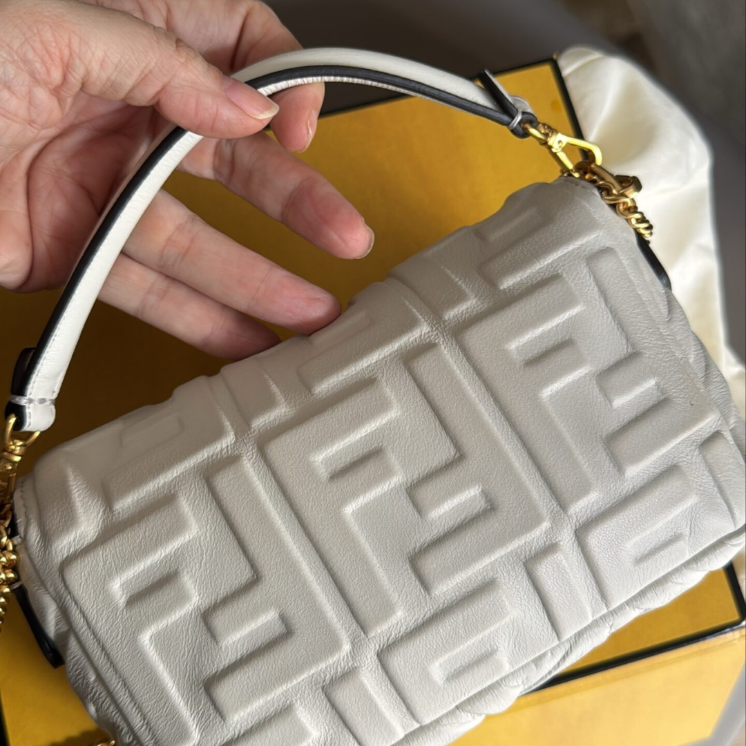 Shoulder Bag in White Embossed Leather with Gold Clasp, image 7