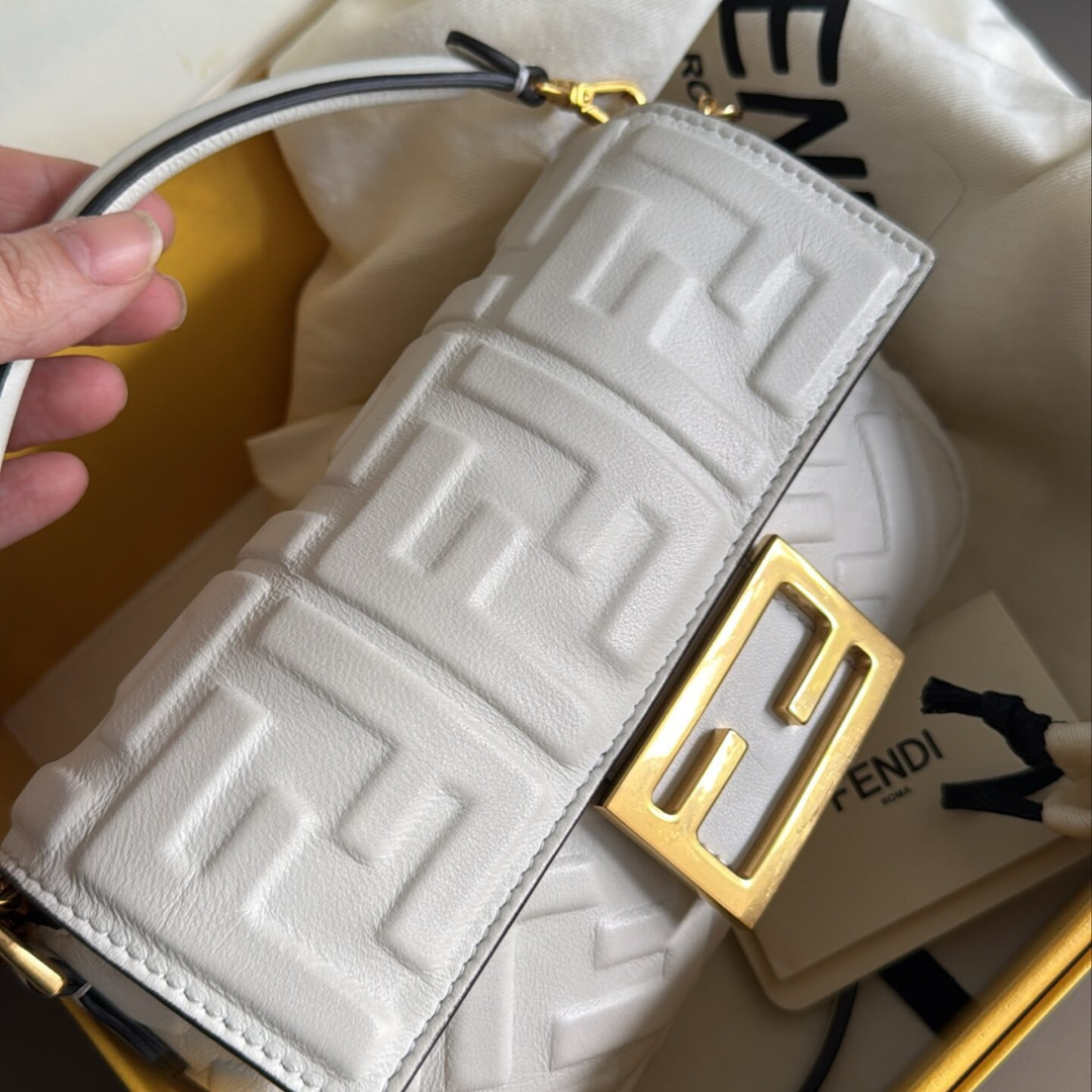 Shoulder Bag in White Embossed Leather with Gold Clasp, image 8