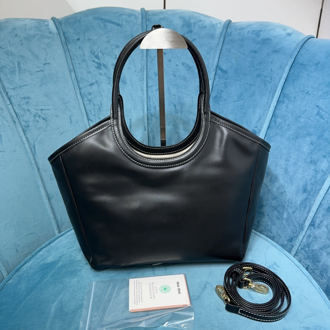 VALORA™ Classic Tote Black