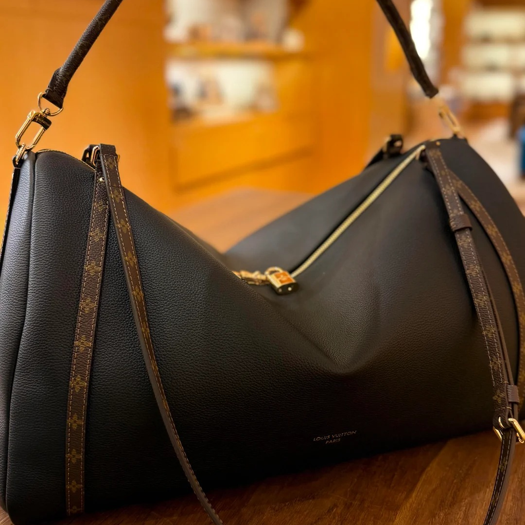 Shoulder Bag in Grained Leather with Printed Canvas Straps, image 4