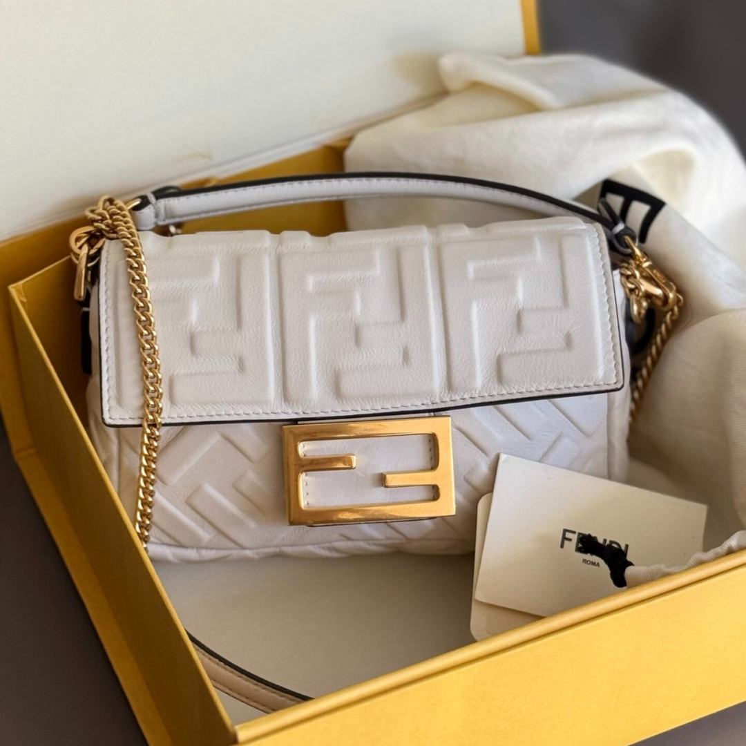 Shoulder Bag in White Embossed Leather with Gold Clasp, image 5
