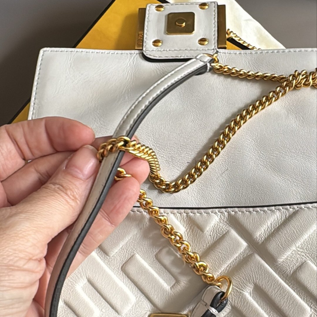 Shoulder Bag in White Embossed Leather with Gold Clasp, image 10