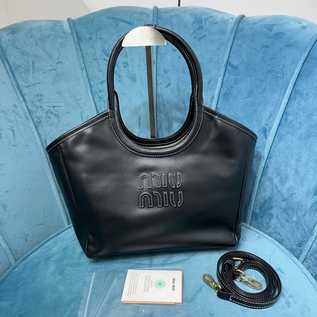 VALORA™ Classic Tote Black