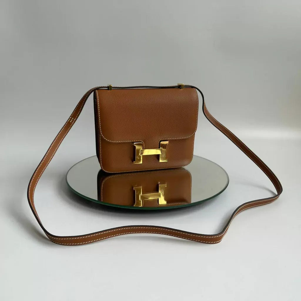Top Handle Bag in Tan Grained Leather with Gold Flap Clasp, image 3