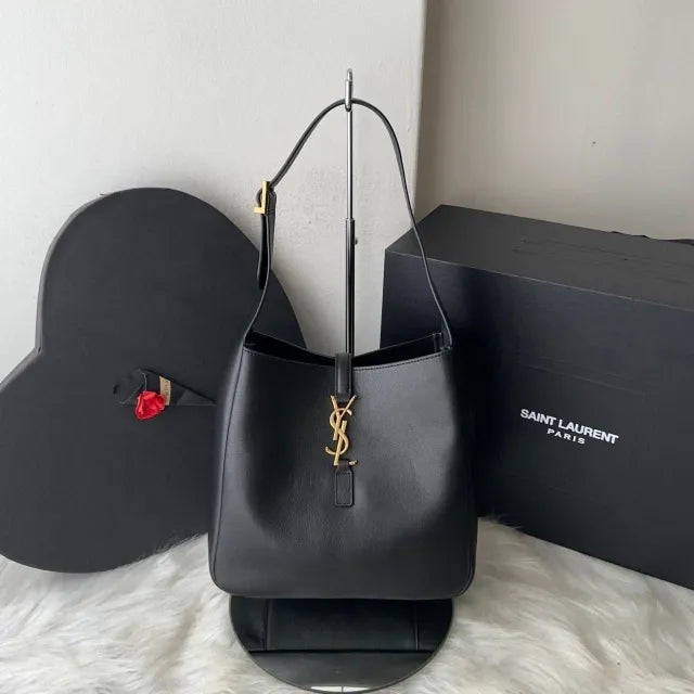 Shoulder Tote Bag in Black Grained Leather with Gold Closure, image 3