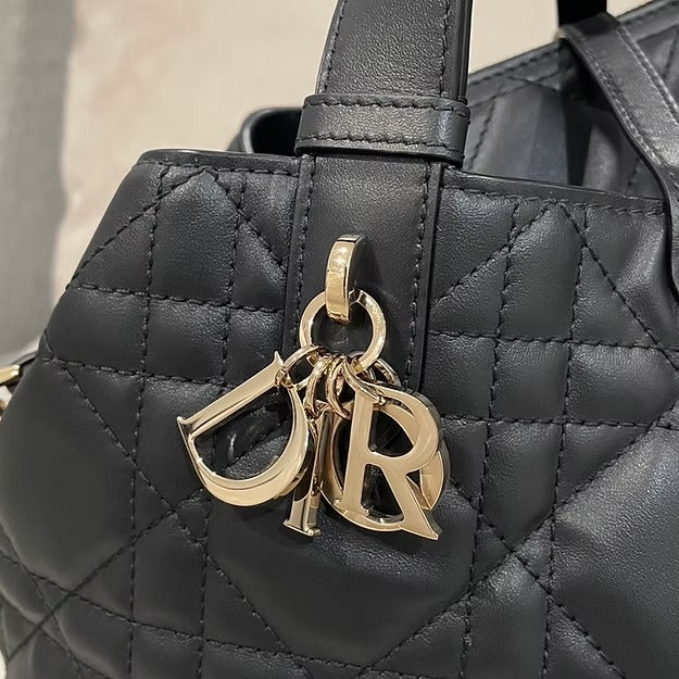 Tote Bag in Black Quilted Leather with Long Handles, image 11