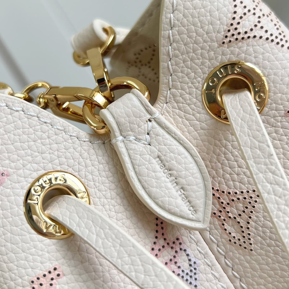 Bucket Bag in Cream Printed Leather with Chain and Round Pouch, image 5